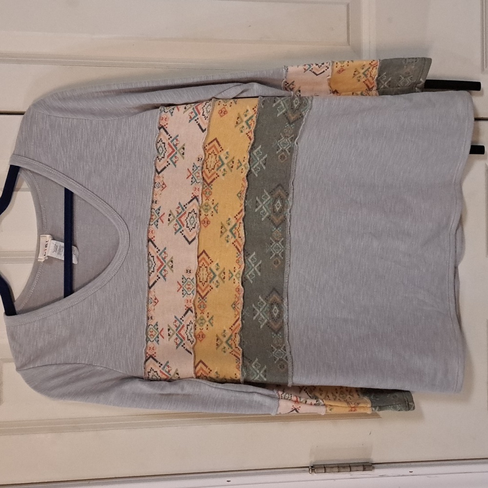 BiBi Gray and Multicolor Patterned Top